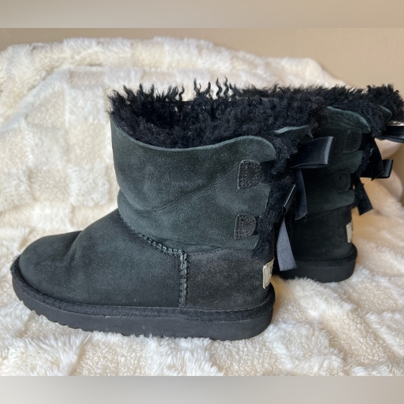 UGG Bailey Bow Boots - Picture 4 of 7